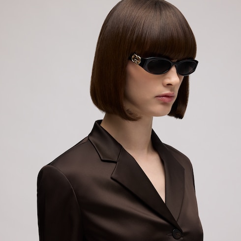 Sonnenbrille mit ovalem Rahmen