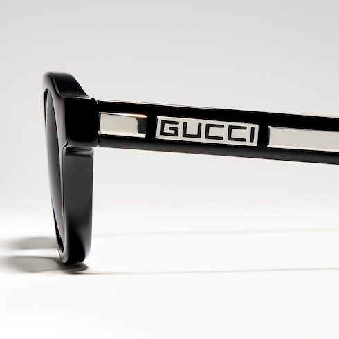 Sonnenbrille mit ovalem Rahmen