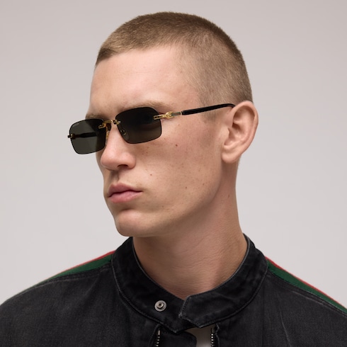 Sonnenbrille mit rechteckigem Rahmen