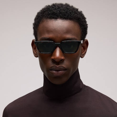 Gafas de sol con montura rectangular