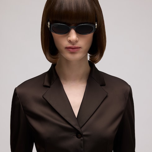 Sonnenbrille mit ovalem Rahmen