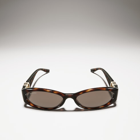 Sonnenbrille mit ovalem Rahmen