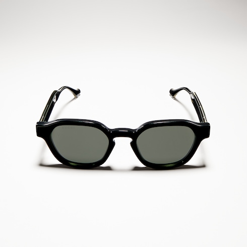 Gafas de sol con montura ovalada