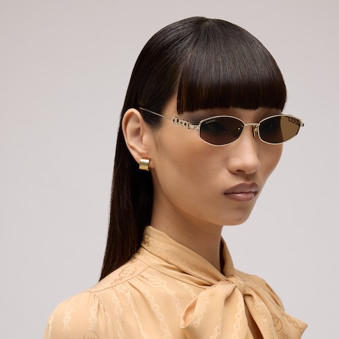 Sonnenbrille mit ovalem Rahmen