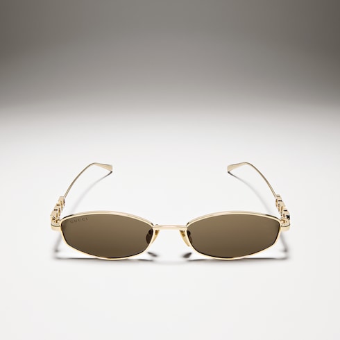 Sonnenbrille mit ovalem Rahmen