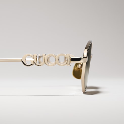 Sonnenbrille mit ovalem Rahmen