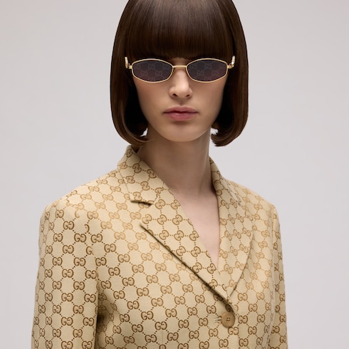 Gafas de sol con montura ovalada