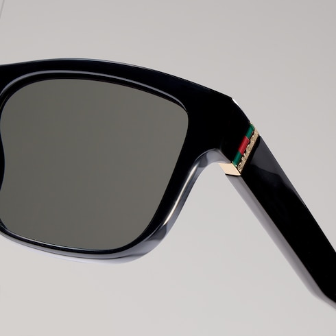 Sonnenbrille mit rechteckigem Rahmen