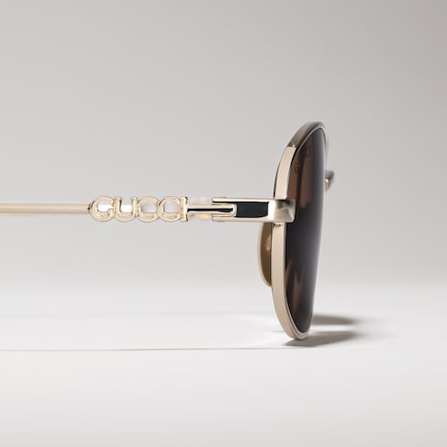 Sonnenbrille mit ovalem Rahmen