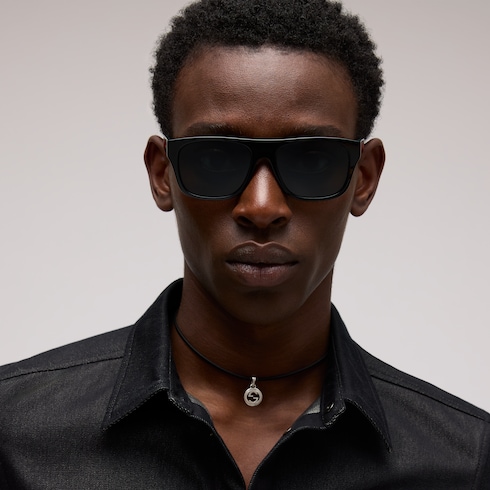Sonnenbrille mit eckigem Rahmen