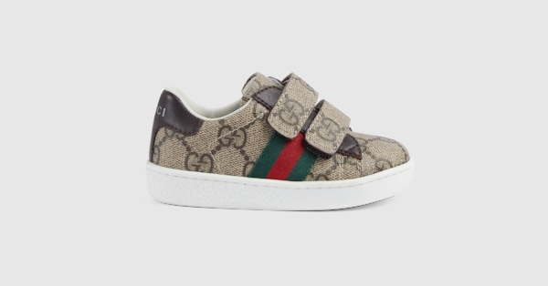 Toddler Gucci Ace sneaker in beige and ebony GG Supreme