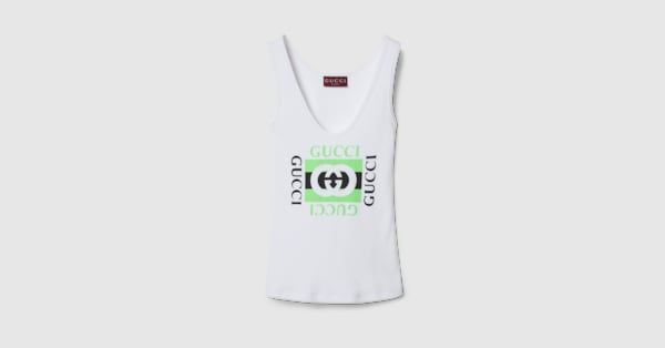 GUCCI｜SLEEVELESS (790344 XJGL4 9875) Rib cotton tank top with Gucci print in white | GUCCI® FI