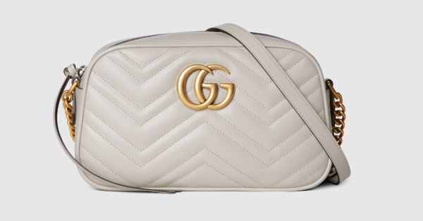 GGマーモント〕スモール カメラバッグ ・ライトグレー レザー | GUCCI公式