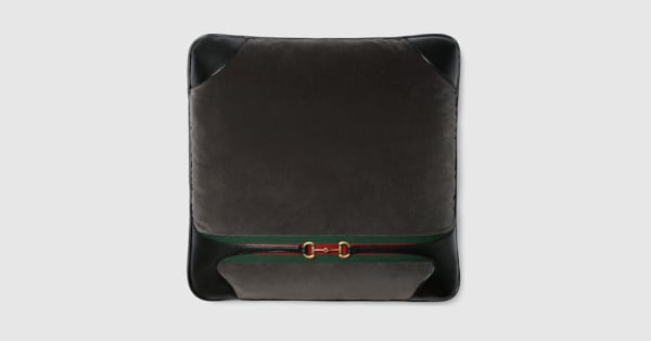 gucci グッチ　ベア ウール クッション Gucci bear wool cushion in grey and black | GUCCI® US