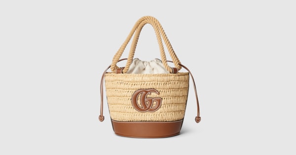 ショルダーバッグ・ポシェット GUCCI TWO-TONE RAFFIA MINI GUCCI SUMMER BUCKET BAG GG Mini raffia-effect bucket bag in beige - Gucci | Mytheresa