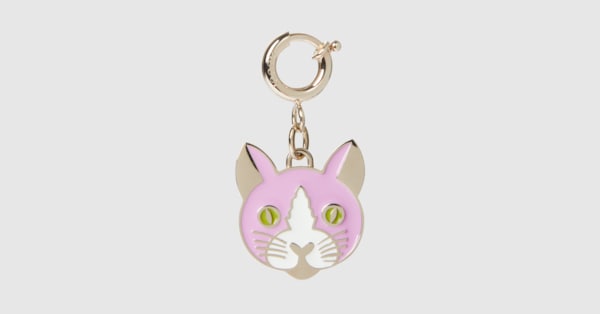未使用品✨GUCCI　キャットシェイプバッグチャーム　猫モチーフ　現行品 キャット シェイプ バッグ チャームピンク エナメル | GUCCI公式