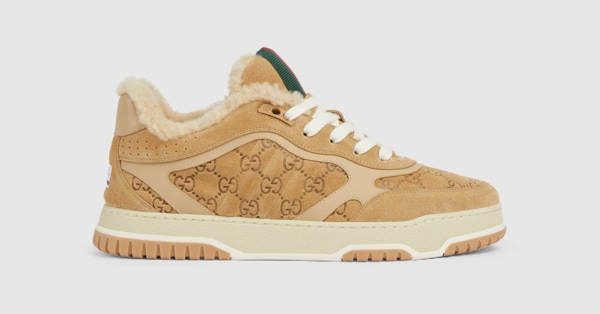 Zapatilla Gucci Re-Web para hombre en ante con GG camel GUCCI® SE