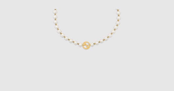 Gucci Interlocking pearl necklace in light gold-toned brass