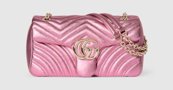 GG Marmont medium shoulder bag in bright pink lamé leather | GUCCI® CA