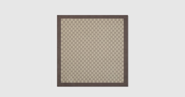 Printed silk twill carré in camel and brown | GUCCI® US