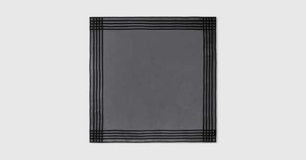 GUCCI　BLACKI薄手ストール Lightweight silk jacquard shawl in black | GUCCI® US
