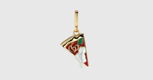 Pizza motif charm in gold-toned brass | GUCCI® US Pizza motif charm in gold-toned brass | GUCCI® US