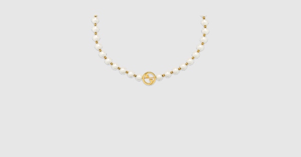 Gucci Interlocking pearl necklace in light gold-toned brass
