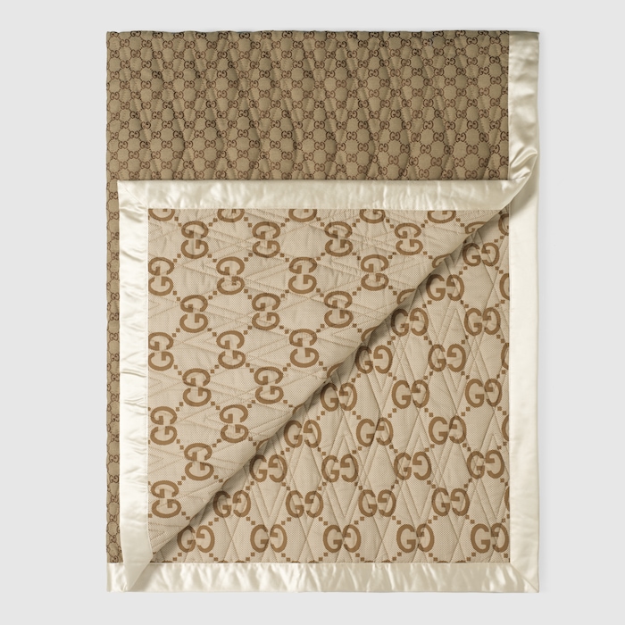 グッチ　ブランケット Double-sided GG quilted cotton blanket in dark beige and ivory
