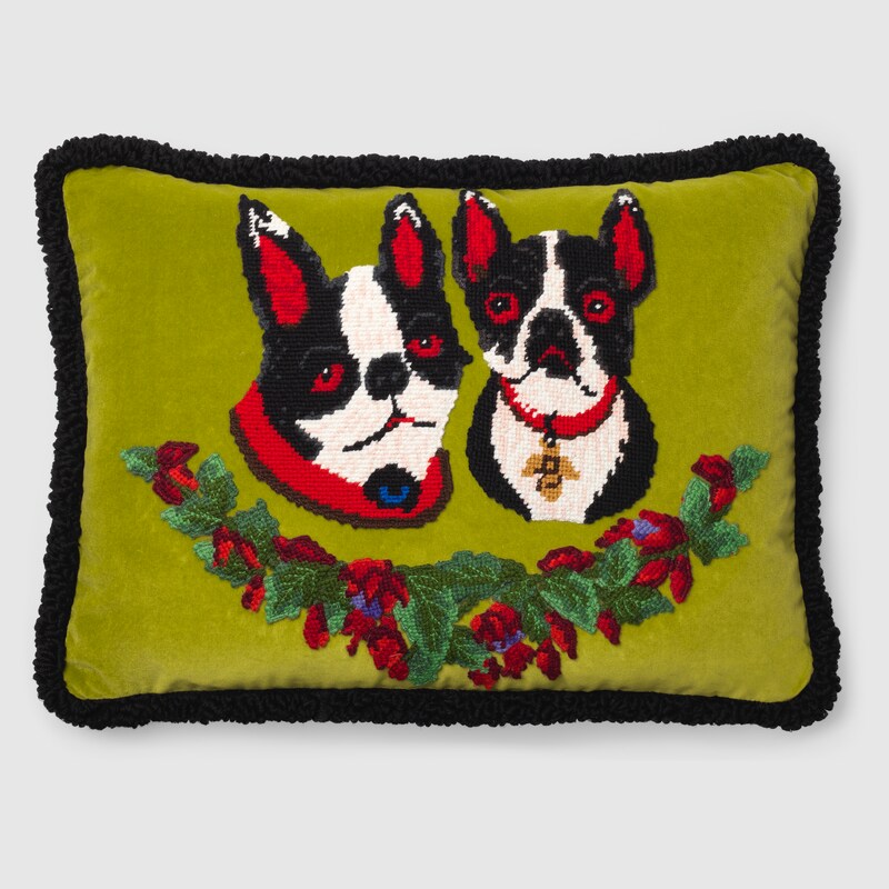 527753 ZAF75 6813 001 100 0000 Light Needlepoint cushion with Bosco and Orso - GUCCI D&Eacute;COR: удивительная вещица