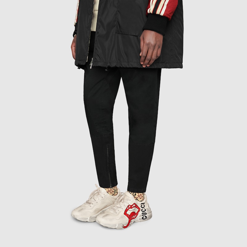 Rhyton Herrensneaker mit Mund-Print in weißes Leder | GUCCI® DE