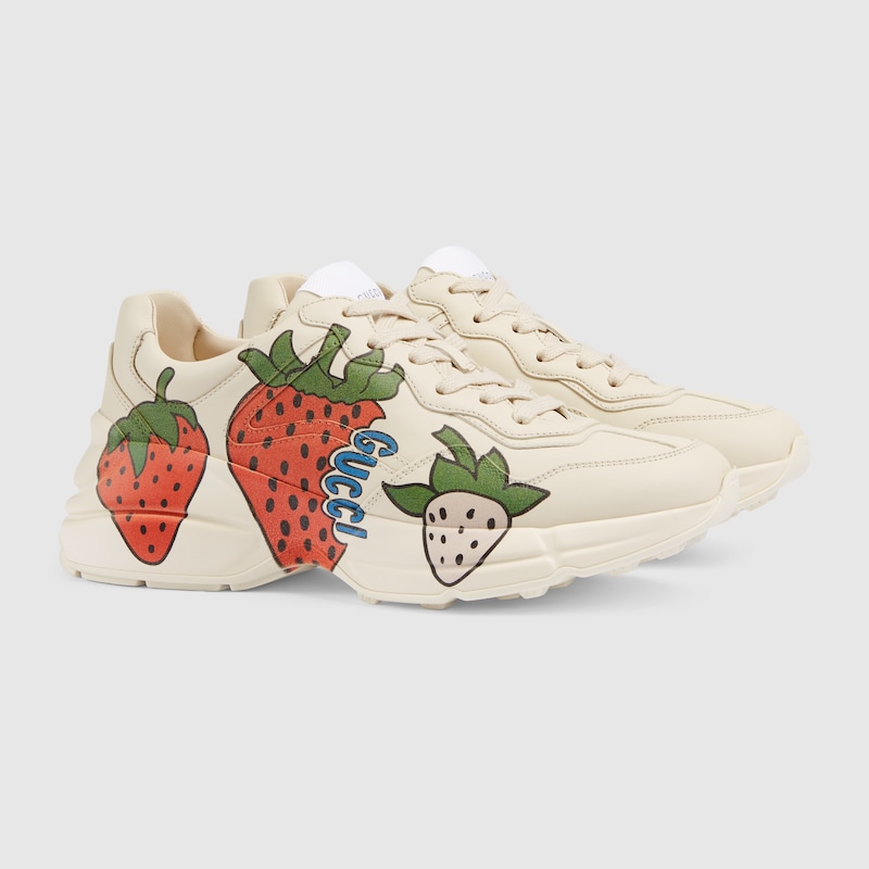 Sneaker Rhyton donna con Gucci Strawberry in pelle bianca | GUCCI® Italia