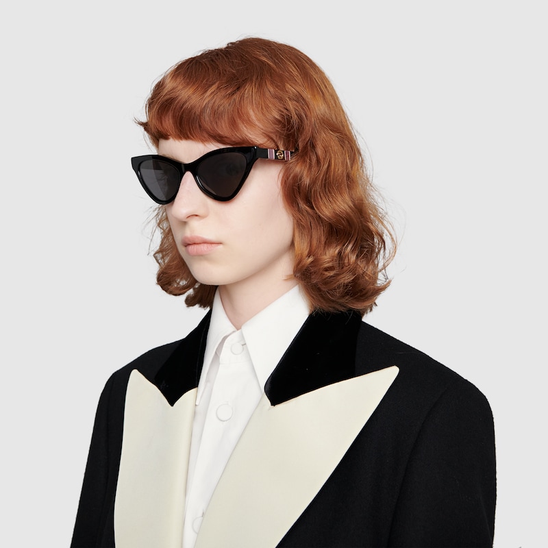 Occhiali da sole cat eye in acetato in nero | GUCCI® Italia
