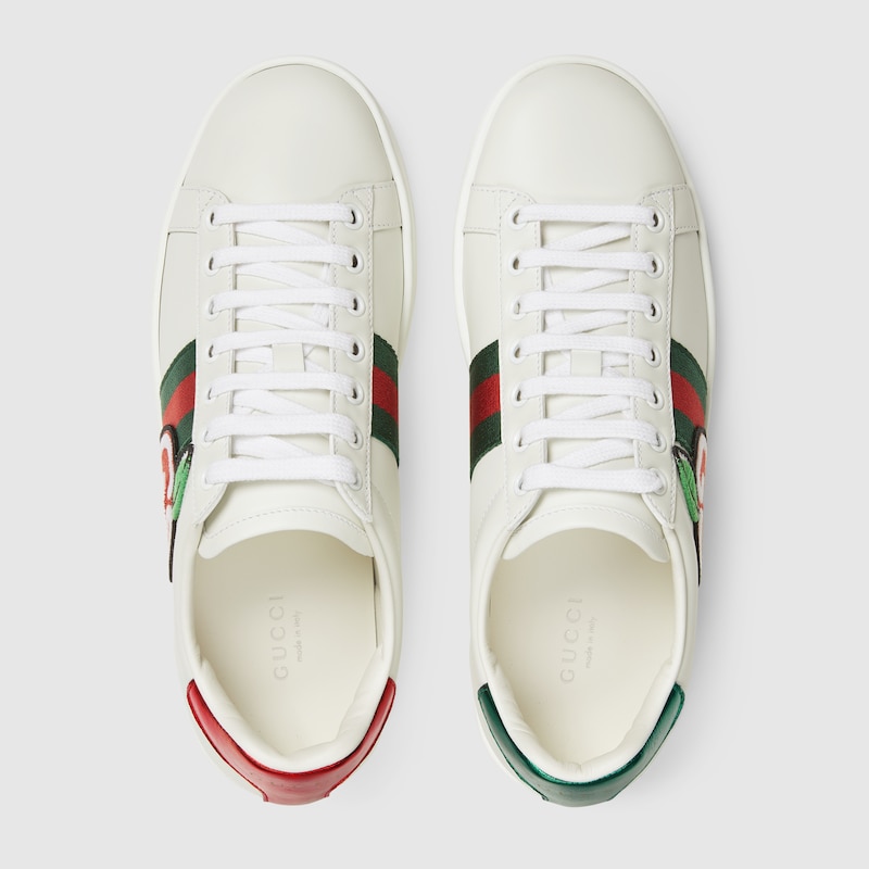Zapatilla Ace con manzana GG para mujer en piel blanca | GUCCI® ES