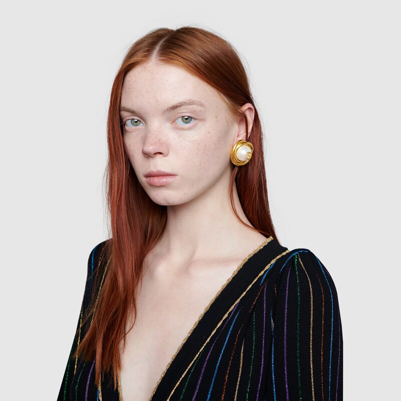 interlocking g earrings with pearl