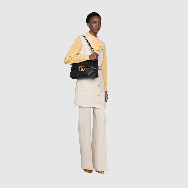 Bolso de Hombro GG Marmont Mediano de Matelassé en piel matelassé negro |  GUCCI® ES