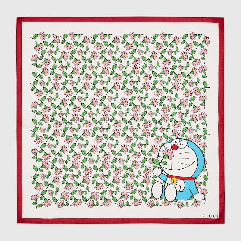 Gucci ドラえもん X Gucci シルク スカーフ Detail 2 Gucci Jp