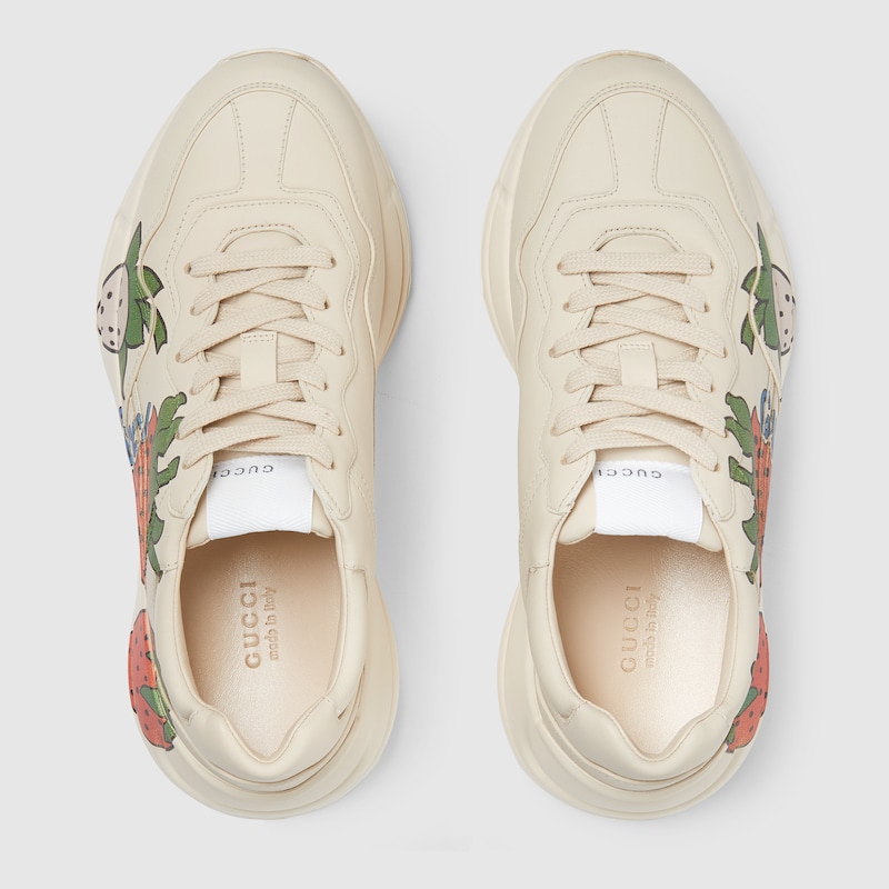 Zapatilla Rhyton con Gucci Strawberry mujer en piel blanca | GUCCI® ES