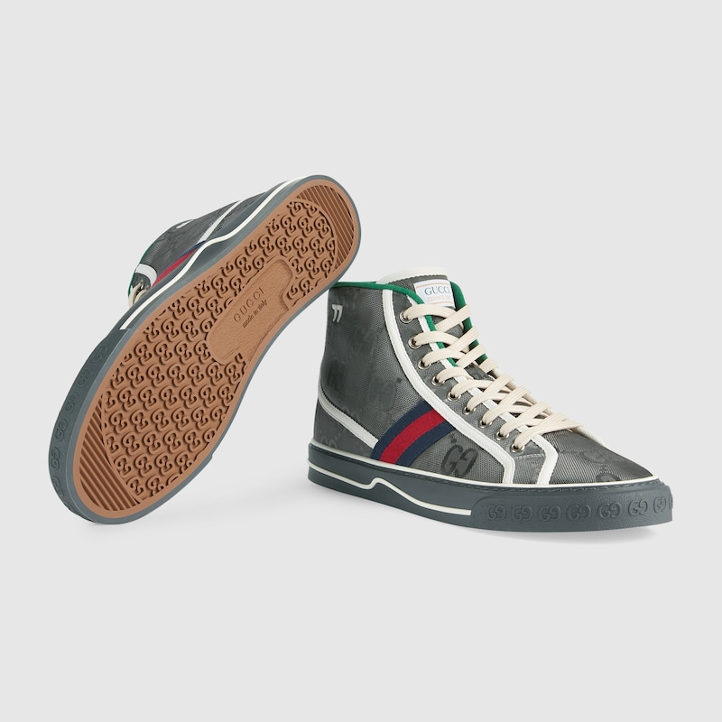 Gucci Tennis 1977 Off The Grid alta en ECONYL® con GG gris oscuro | GUCCI®  ES