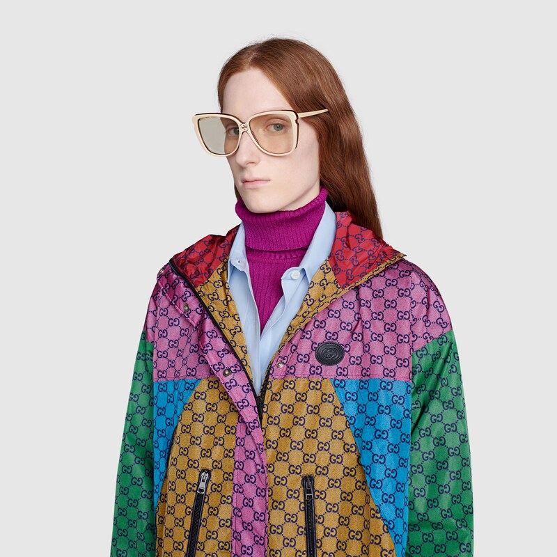 Kurtka S Kapyushonom Iz Nejlona Gg Multicolor Inraznocvetnyj Gucci International