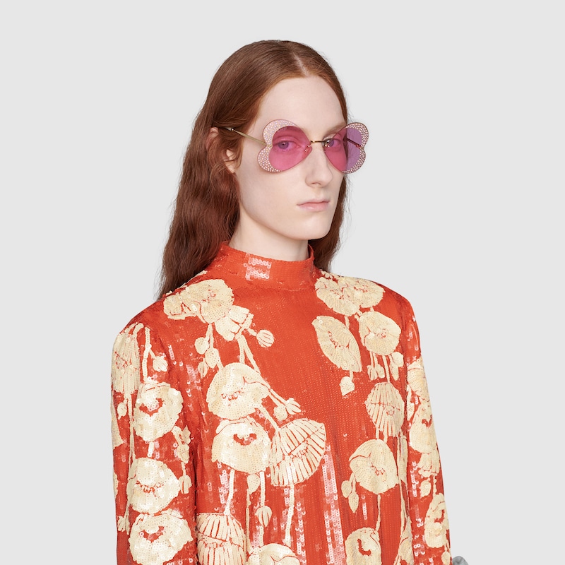 Occhiali da sole a cuore con cristalli in metallo color oro | GUCCI® Italia
