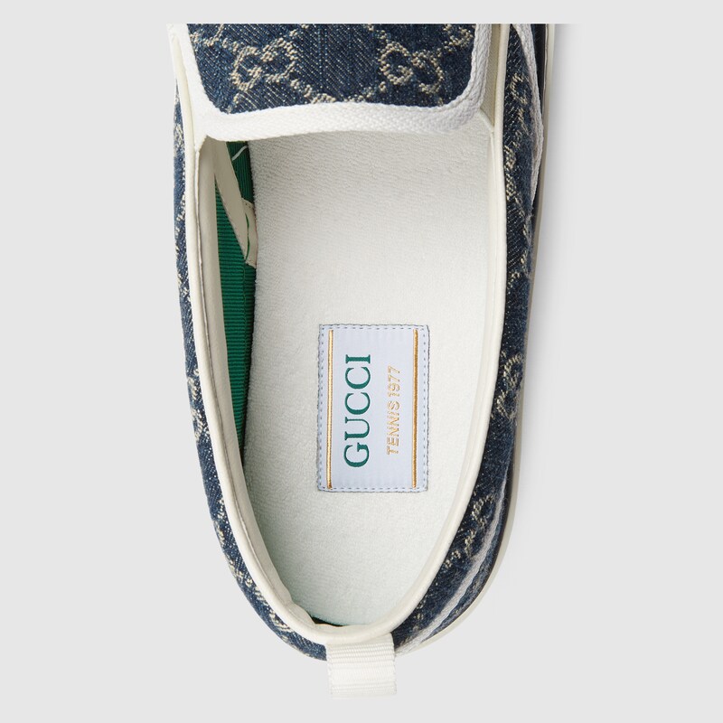Zapatilla Gucci Tennis 1977 para hombre en denim azul y marfil con GG |  GUCCI® ES