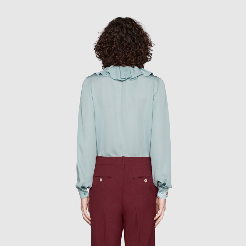 Riedizione di camicia in seta con ape in celeste | GUCCI® Italia