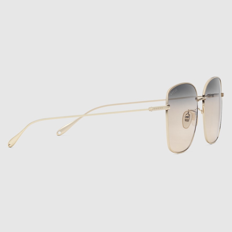 Occhiali da sole con ponte basso in metallo color oro | GUCCI® Italia
