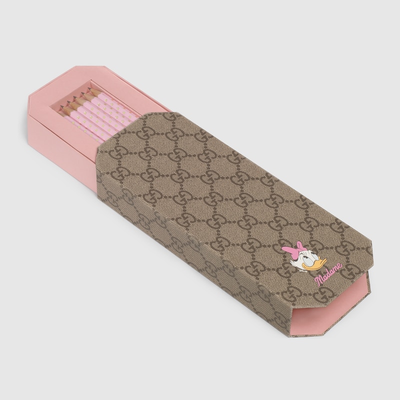 Disney ディズニー X Gucci デイジーダック ペンシルセットベージュ エボニー Ggペーパー Gucci Jp