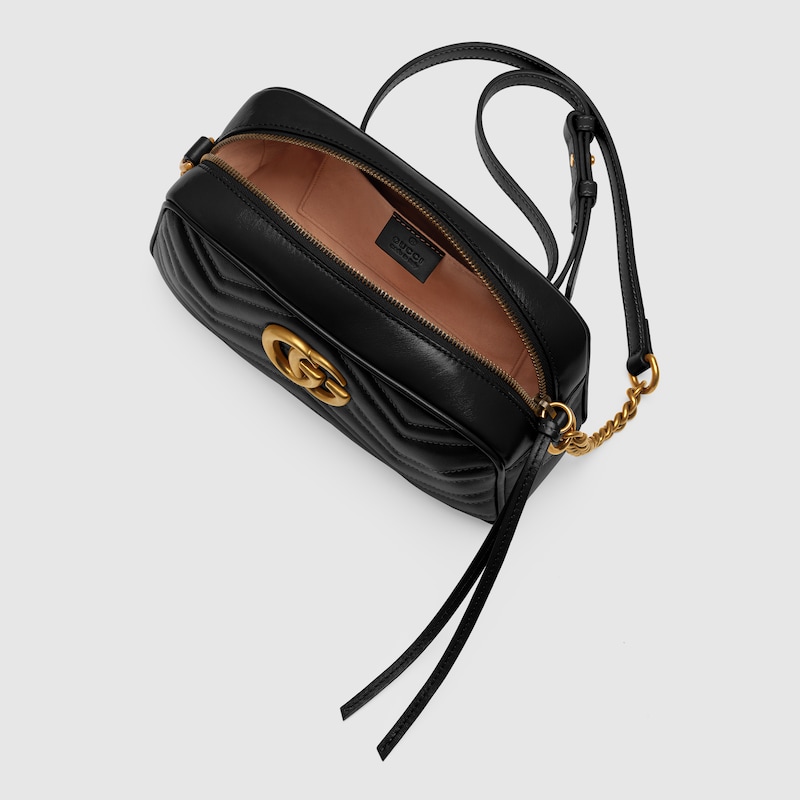 Bolso de Hombro GG Marmont Pequeño de Matelassé en piel negra | GUCCI® ES