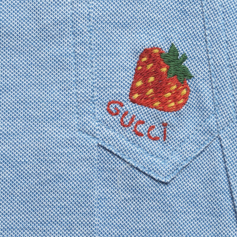 Gonna in cotone con fragole Gucci in celeste | GUCCI® Italia