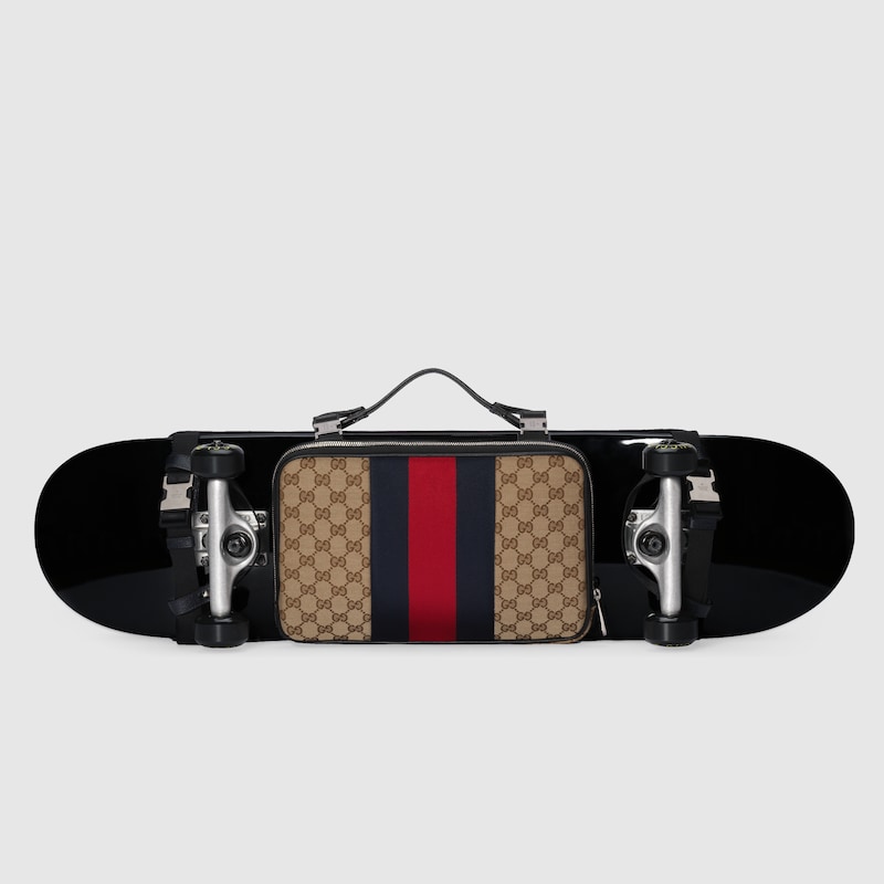 GG skateboard holder with Web