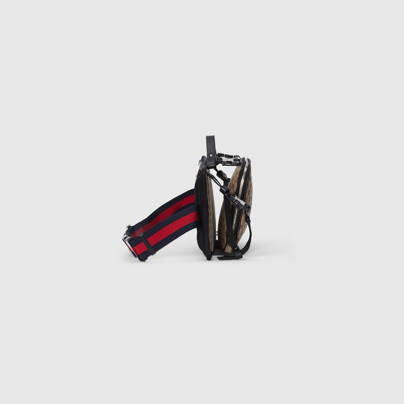 GG skateboard holder with Web