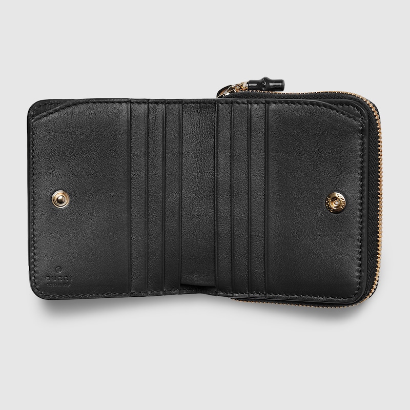 Small wallet with bamboo