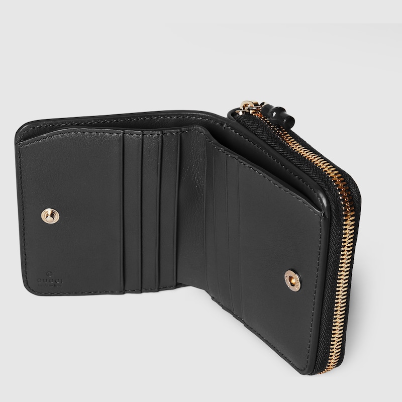Small wallet with bamboo